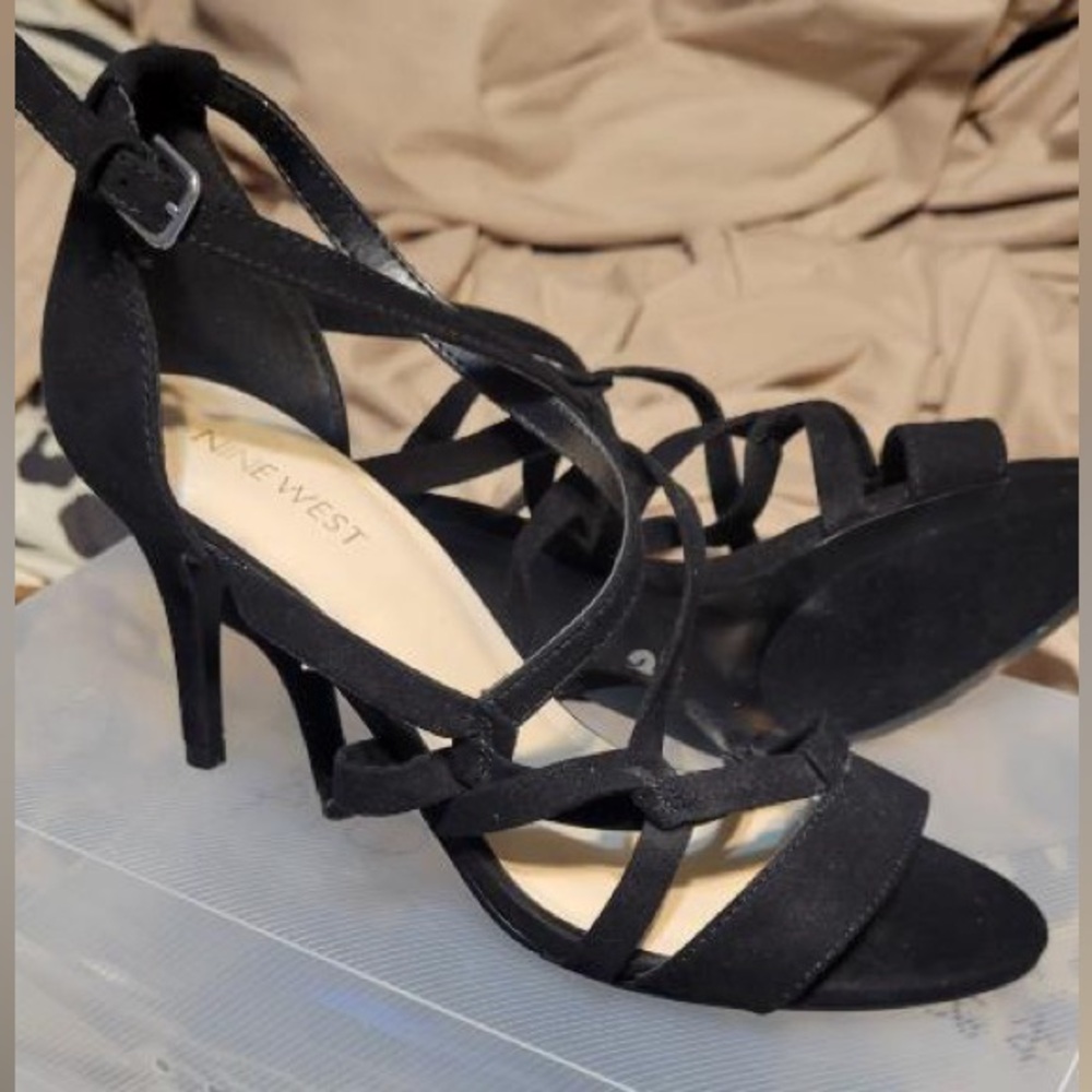 Nine West Black small heel shoe